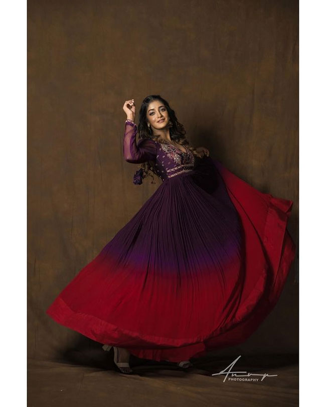 Staggering Poses Of Dimple Hayathi